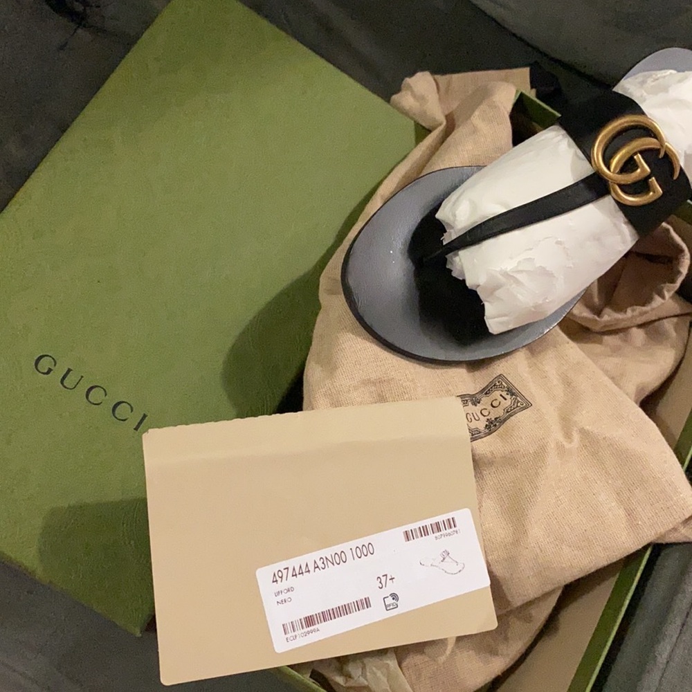 BLACK GUCCI SANDALS AUTHENTIC SLIGHTLY USED IN GREAT CONDITION SELLING FOR 380